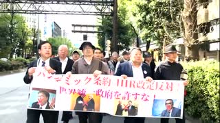 【４月１３日デモ行進】横断幕を持って行進する「井上正康先生」と「村上康文先生」！