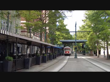 Vintage trolleys glide through the streets of downtown Memphis【甲村京也】