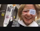 ゆのんちゃん笑いながらMAの看板を蹴る