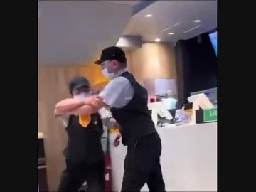 お!! 降ってきたー　怒ナルド　ぷっW マクドナルド店員が年配客に「表に出ろ」激怒　ヤクザマルド　毒ワクチンの脳への衝動を抑えられない影響もありかと