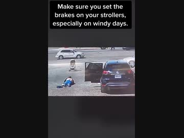 ホモと見る転んで子供を危険に晒すクソデブ女