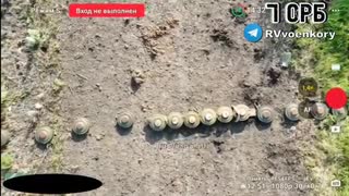 イワノフカ方面 ウクライナ軍が並べた地雷バリケードをロシア軍ドローンの爆弾投下で爆破