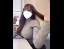 大学で講義を受ける爆乳娘　乳がデカすぎて机に乗せる