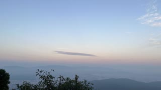 九州の宝満山のカエルと夜景と星と朝日