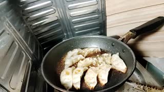 ぎゃうざ焼き　やや焦げ目おおしでしたが美味しくいただけました
