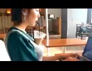 おっぱいでカフェラテを飲んでしまうお姉さん、発見される