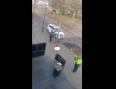 警官に股間を撃たれる不審者