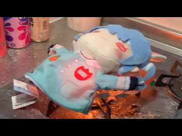 ホモと見る大人気Vtuberのぬいぐるみを燃やしてしまうアンチ