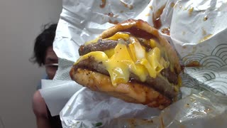 マックを食べて口直しにわかめラーメンのご飯版を食べる