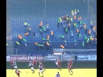 ホモと見るサッカーゴールの場所を教えてくれるサポーター