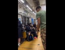 ホモと見る電車の中で踊って日本人学生にドン引きされる黒人