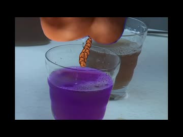 薬で変色したアイスティー