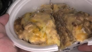 松屋のリトアニア風チーズホワイトソースハンバーグを切りました。