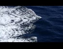 The white waves created by the ferry in slow motion.鈴木功三