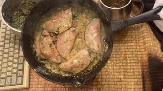 肉餃子作ってみた（ハイボール）