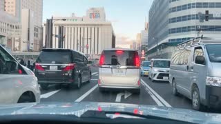 ペーパードライバーが交通量の多い札幌中心部をドライブ