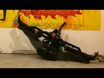 ホモと見るトレーニング器具に関節技をキメられた陽キャ