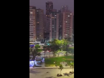 ホモと見る基礎工事がガバすぎて傾いているブラジルのビル