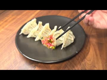 【自己責任】禁断の"激レア餃子"作ってみた
