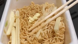 [毎日食ったら死ぬレベル]　ハイカロリーペヤング作って食ってみた