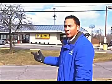 ホモと見る生放送中の放送事故、リポーターの様子を見にママンが現れる