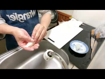 素人が釣ったイカで寿司を握る。