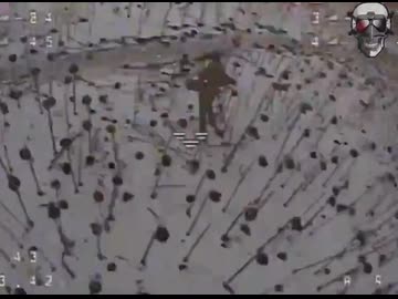 ホモと見るクリスマスにプレゼントを届けられる北朝鮮兵