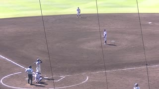 花咲徳栄 阿部 航大くんが田端太貴くん上原堆我くんアウトの後 ヒットを放つ（2024年8月9日 甲子園1回戦 花咲徳栄 対 新潟産業大付）