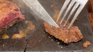 【溶岩石ステーキ】名古屋大須のカレー食べ放題　ご飯ビュッフェ　サラダバーランチ　爆盛りデカ盛り　大食い　特盛り　食べる　たまごスープ　カレー　黒米　千切りキャベツ　マカロニ　白米　チキンワイルドお肉