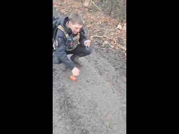 ホモと見る地雷設置をミスるロシア兵