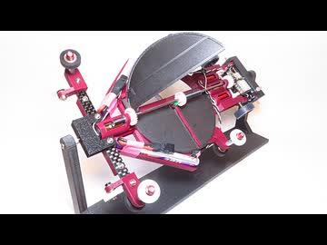 片翼による偏気流は強力な回転を生む。だからマシンは正される。