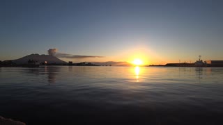 ある日の桜島（その４０８）＜令和７年（2025年）の初日の出は鹿児島南港から＞