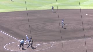 新潟産大付 田中 拓朗くん三振の後 戸嶋 翔人が右打ち内野安打（2024年8月9日 甲子園1回戦 花咲徳栄 対 新潟産業大付）
