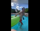浮き輪vs36歳　流れるプールで浮き輪の上に乗ってみたいねん　でもすぐおちて濡れるねん　グアムの星野リゾートリゾナーレ　面白い　爆笑　一発ギャグ　天然　運動神経悪い芸人　アメトーク　失敗　失態　泣ける