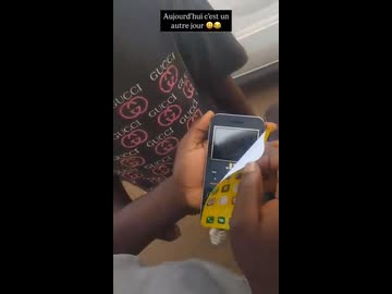 ホモと見るアフリカのiPhone 17 Pro Max