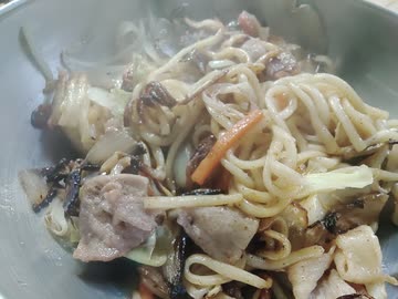 お兄さんからもらった20円麺で焼きそば　　お兄さんと言っても47歳　3月初旬で58歳