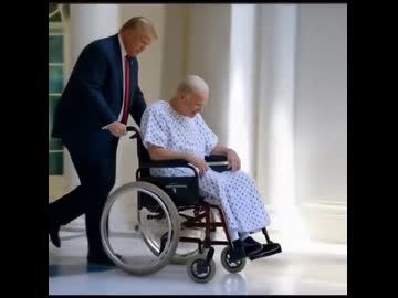 ホモと見るバイデンをゴミ箱に捨てるトランプ大統領