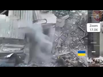 ホモと見る手榴弾を投げ返すウクライナ兵