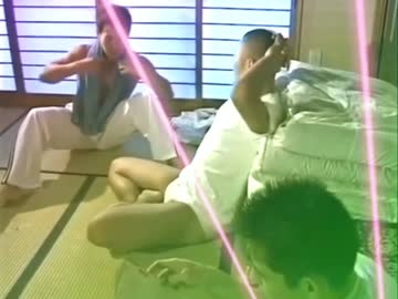 DJにターンテーブルで遊ばれてる空手部