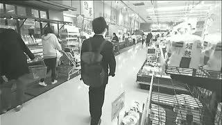高校生の少年が学校を抜け出して 色んな所で時間をつぶして 夜チャリで家に帰る。