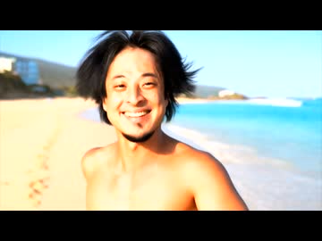ひろゆきがビキニでぼっち海を満喫