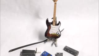 セリアのミニチュアギターに色を塗ってみた！