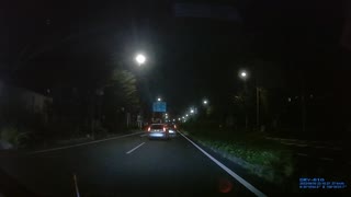 なぜスポーツカーは減速して後ろに入る選択肢はなく、加速してギリギリで前に割り込むのだ？