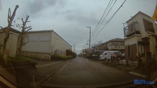 通学路の白の実線で追い越しする白プリウス。しかも自転車がいた。通学時間帯の横断歩道に、一切スピードを落とさず通過②