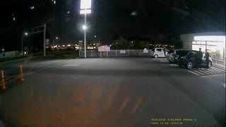 コンビニの駐車枠から後ろ向きで出る時は、周囲に警戒しろ！リア