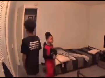 ホモと見る家族を驚かすのが大好きな父親