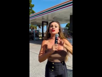 ホモと見るヘリコプターの羽を素手で止める女