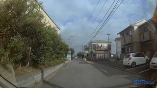 コンビニと本屋の敷地内に植えてある樹木の陰から人が！！と警戒したけど、今回はいなかった