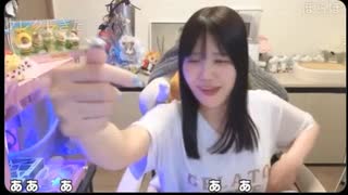 【贅肉ちゃん】「脇はいいよ、見て、今日は」「脇は生えてないもん、でも使用感(⁉︎)はある」(脇のにおいを嗅ぐ…)「昨日お風呂入ってないから脇のにおいはしたけど…」【ニコ生】