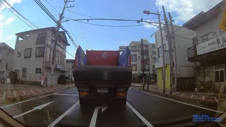 コンビニから右折で自分の前に入りたがっていた銀の軽自動車を入れてあげた